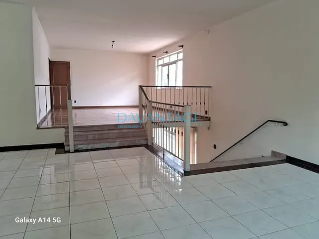 Casa com 708m² 3 quartos e 5 banheiros, à venda, no bairro Vila Hamburguesa em São Paulo