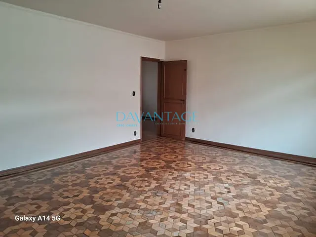 Casa com 708m² 3 quartos e 5 banheiros, à venda, no bairro Vila Hamburguesa em São Paulo