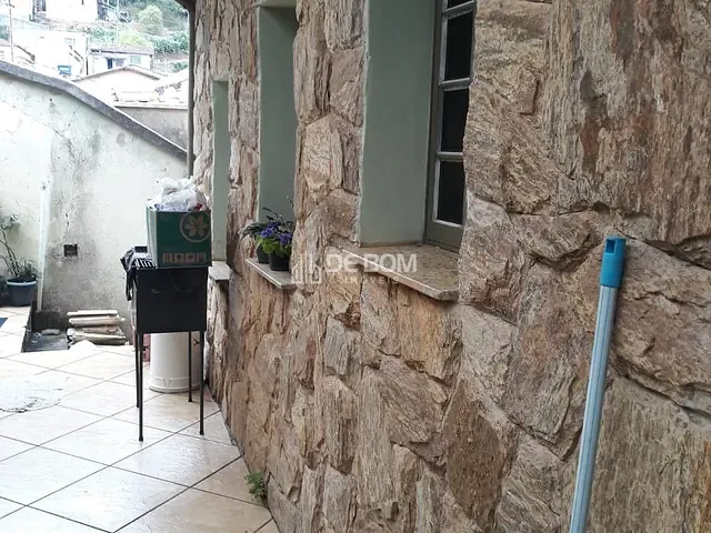 Casa com 146m² 3 quartos e 2 banheiros, à venda, no bairro Santana do Pedregal em Poços de Caldas
