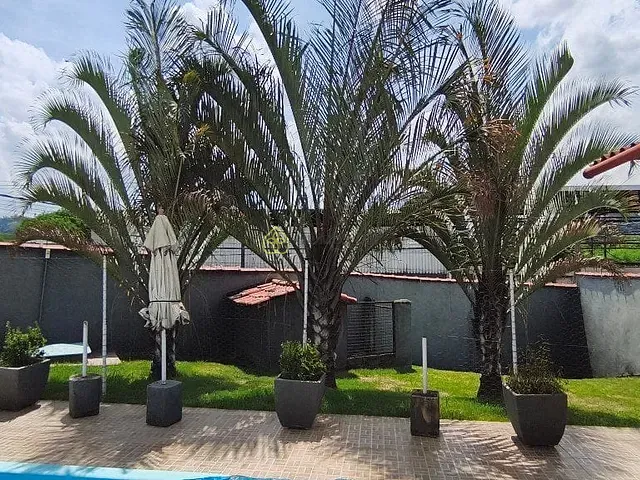 Casa 3 quartos e 4 banheiros, à venda, no bairro Colônia Santo Antônio em Barra Mansa