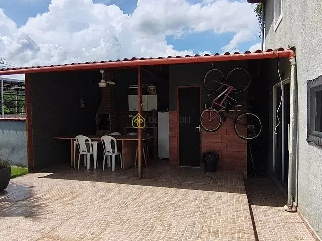 Casa 3 quartos e 4 banheiros, à venda, no bairro Colônia Santo Antônio em Barra Mansa