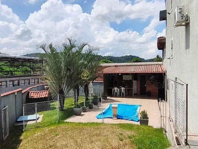 Casa 3 quartos e 4 banheiros, à venda, no bairro Colônia Santo Antônio em Barra Mansa