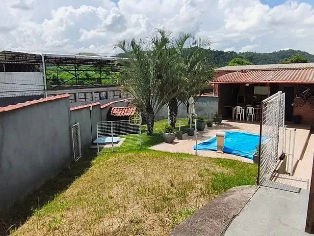 Casa 3 quartos e 4 banheiros, à venda, no bairro Colônia Santo Antônio em Barra Mansa