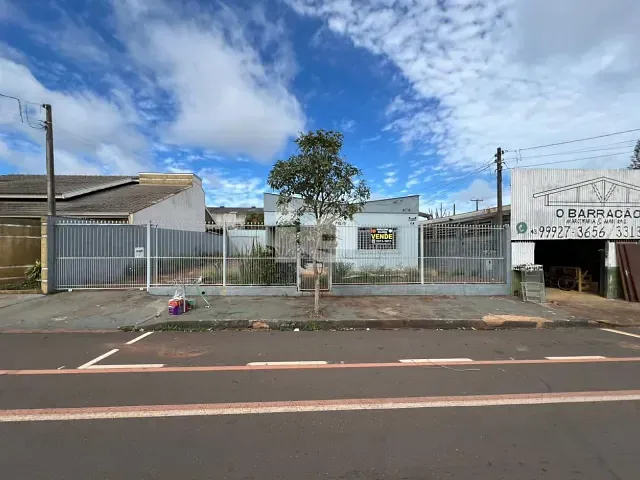 Casa com 420m² 3 quartos e 2 banheiros, à venda, no bairro Centro em Rolândia