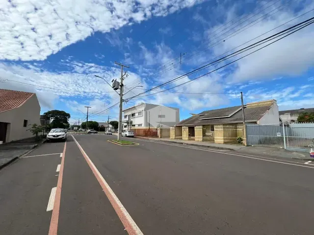 Casa com 420m² 3 quartos e 2 banheiros, à venda, no bairro Centro em Rolândia