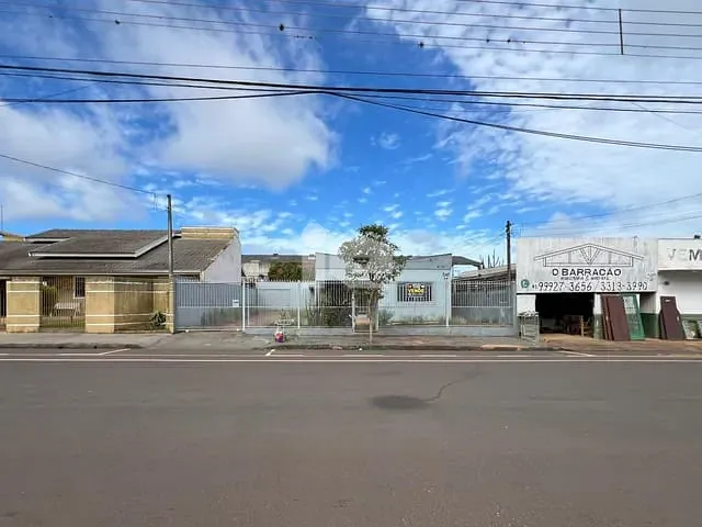 Casa com 420m² 3 quartos e 2 banheiros, à venda, no bairro Centro em Rolândia