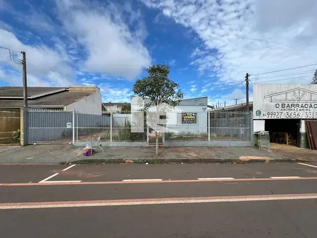 Casa com 420m² 3 quartos e 2 banheiros, à venda, no bairro Centro em Rolândia
