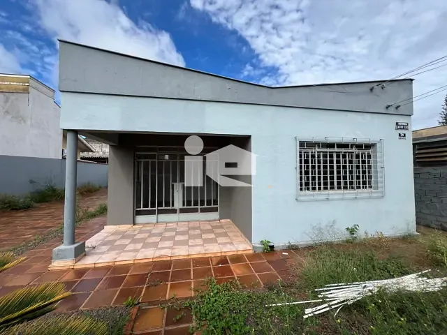 Casa com 420m² 3 quartos e 2 banheiros, à venda, no bairro Centro em Rolândia