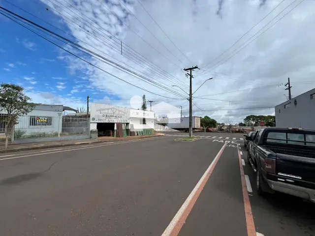 Casa com 420m² 3 quartos e 2 banheiros, à venda, no bairro Centro em Rolândia