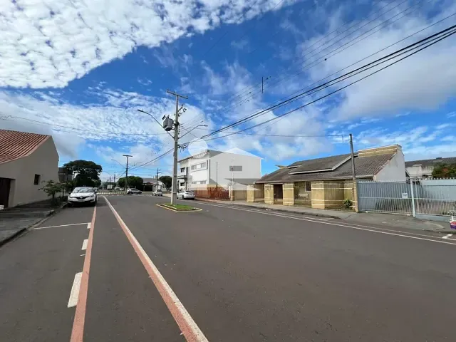 Casa com 420m² 3 quartos e 2 banheiros, à venda, no bairro Centro em Rolândia
