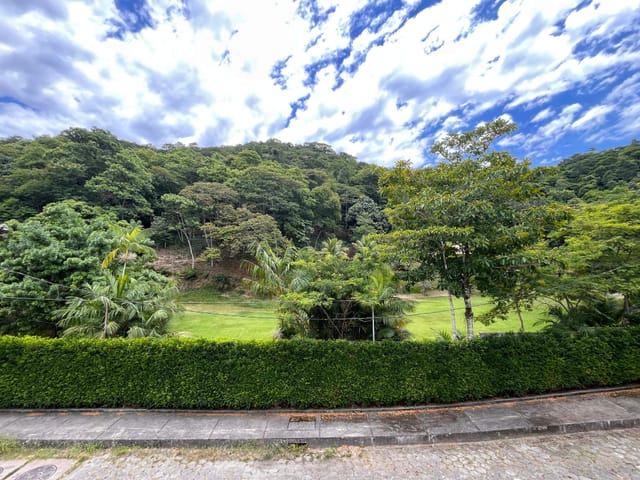 Casa 3 quartos e 2 banheiros, à venda, no bairro Serra Grande em Niterói