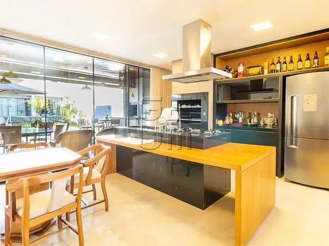 Casa com 680m² 4 quartos e 7 banheiros, à venda, no bairro Esperança em Londrina