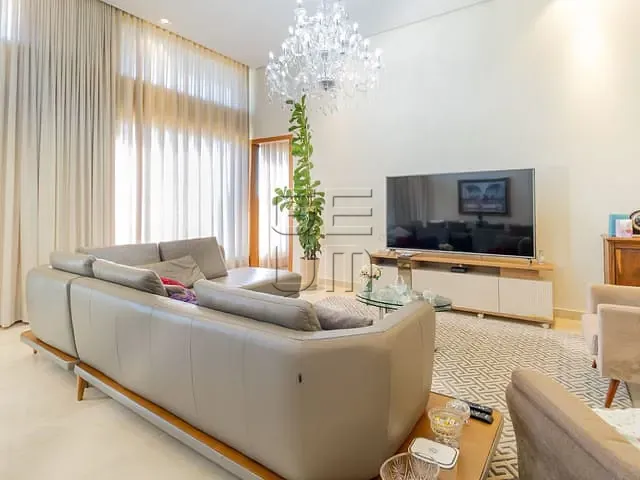 Casa com 680m² 4 quartos e 7 banheiros, à venda, no bairro Esperança em Londrina