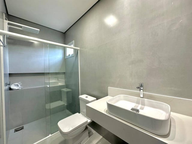 Casa com 250m² 3 quartos e 2 banheiros, à venda, no bairro Residencial Veneza em Nova Mutum