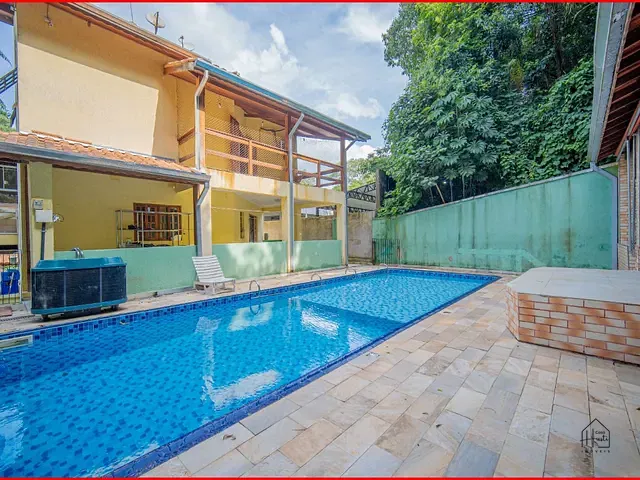 Casa com 602m² 4 quartos e 4 banheiros, à venda, no bairro Jardim Atalaia em Cotia