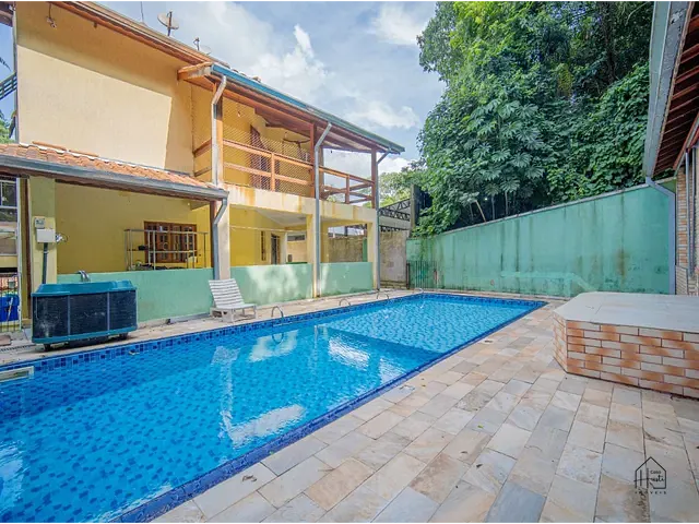 Casa com 602m² 4 quartos e 4 banheiros, à venda, no bairro Jardim Atalaia em Cotia