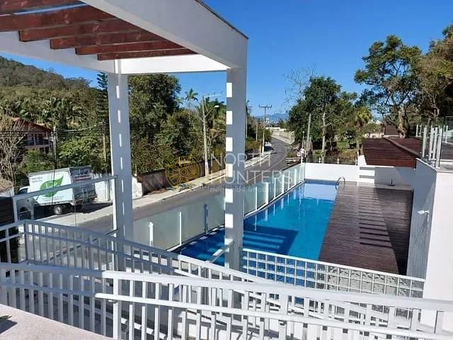 Casa com 218m² 3 quartos e 2 banheiros, à venda, no bairro Sambaqui em Florianópolis