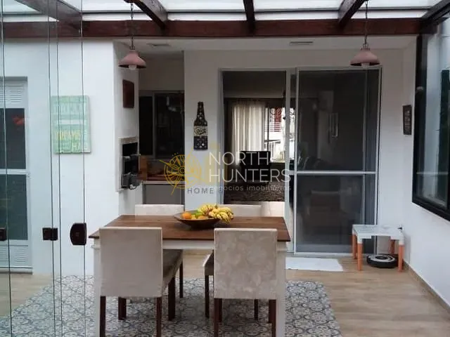 Casa com 218m² 3 quartos e 2 banheiros, à venda, no bairro Sambaqui em Florianópolis