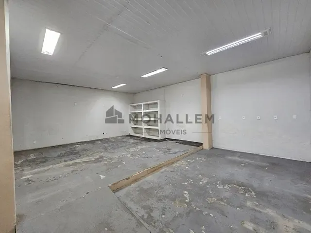 Casa com 297m², para alugar, no bairro Centro em Piranguinho