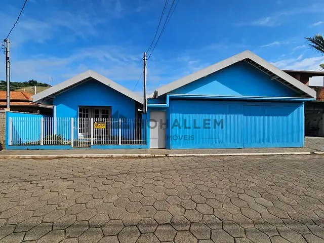 Casa com 297m², para alugar, no bairro Centro em Piranguinho