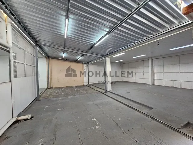 Casa com 297m², para alugar, no bairro Centro em Piranguinho