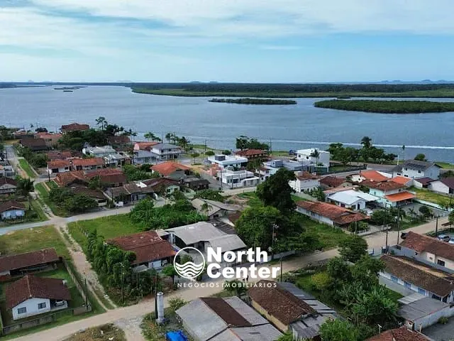 Casa com 405m² 4 quartos e 4 banheiros, à venda, no bairro Costeira em Balneário Barra do Sul