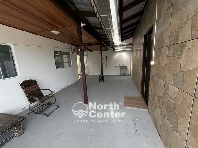 Casa com 405m² 4 quartos e 4 banheiros, à venda, no bairro Costeira em Balneário Barra do Sul