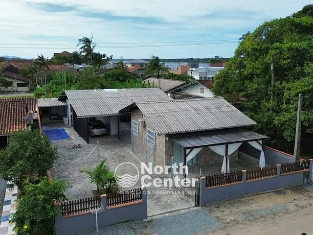 Casa com 405m² 4 quartos e 4 banheiros, à venda, no bairro Costeira em Balneário Barra do Sul