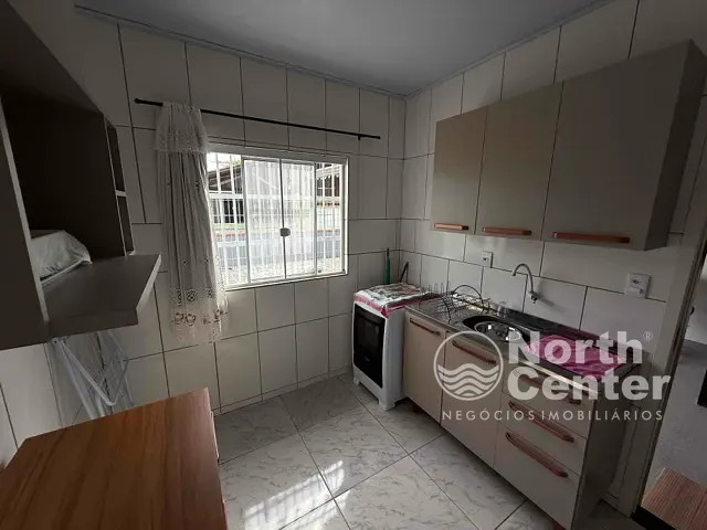 Casa com 405m² 4 quartos e 4 banheiros, à venda, no bairro Costeira em Balneário Barra do Sul