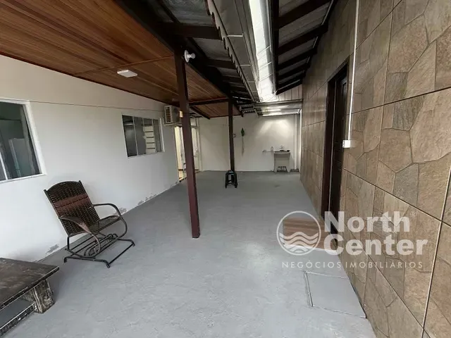 Casa com 405m² 4 quartos e 4 banheiros, à venda, no bairro Costeira em Balneário Barra do Sul