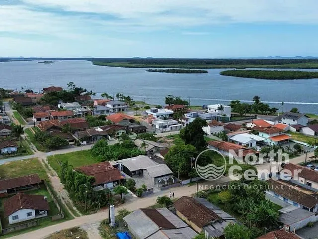Casa com 405m² 4 quartos e 4 banheiros, à venda, no bairro Costeira em Balneário Barra do Sul