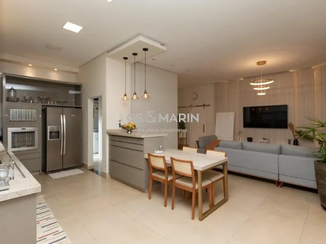 Casa com 540m² 3 quartos e 4 banheiros, à venda, no bairro Parque Residencial Alcântara em Londrina