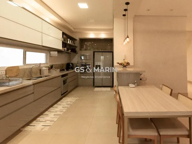 Casa com 540m² 3 quartos e 4 banheiros, à venda, no bairro Parque Residencial Alcântara em Londrina