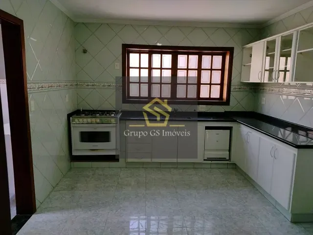 Casa com 582m² 4 quartos e 3 banheiros, à venda, no bairro Parque Terranova em Valinhos