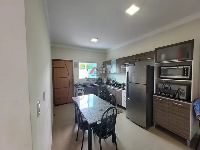 Casa com 144m² 2 quartos e 2 banheiros, à venda, no bairro Parque Siomara em Arapongas