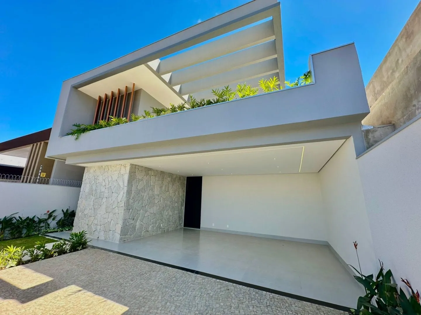 Casa com 3 suítes a venda