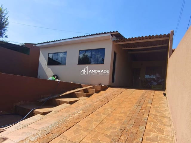 Casa com 275m² 2 quartos e 1 banheiro, à venda, no bairro Residencial Interlagos em Apucarana