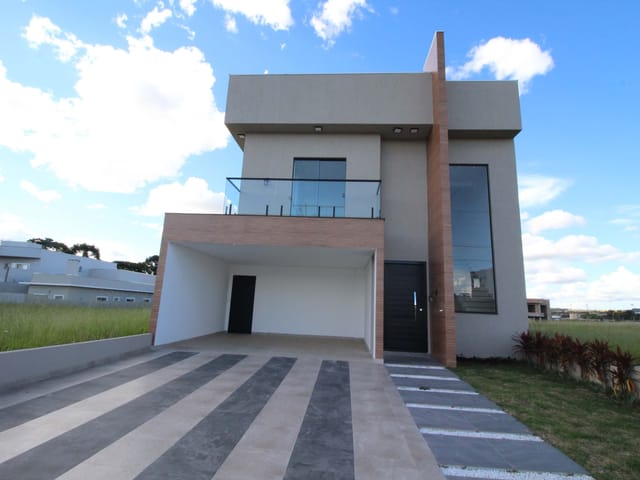 Casa com 300m² 4 quartos e 4 banheiros, à venda, no bairro Uvaranas em Ponta Grossa