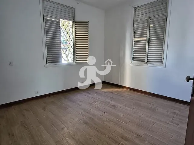 Casa com 574m², à venda ou para alugar, no bairro Centro em Piracicaba