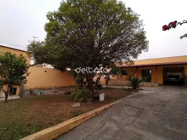 Casa com 525m² 3 quartos e 2 banheiros, à venda, no bairro Mantiqueira em Belo Horizonte