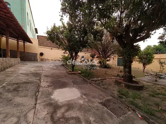 Casa com 525m² 3 quartos e 2 banheiros, à venda, no bairro Mantiqueira em Belo Horizonte