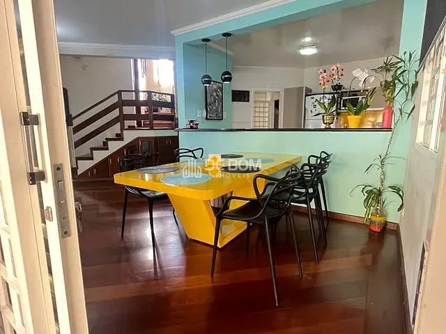 Casa 3 quartos e 2 banheiros, à venda, no bairro Parque Vivaldi Leite Ribeiro em Poços de Caldas