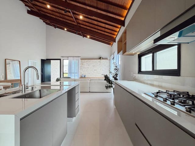 Casa com 530m² 4 quartos e 5 banheiros, à venda, no bairro Manguinhos em Serra