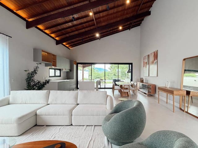 Casa com 530m² 4 quartos e 5 banheiros, à venda, no bairro Manguinhos em Serra