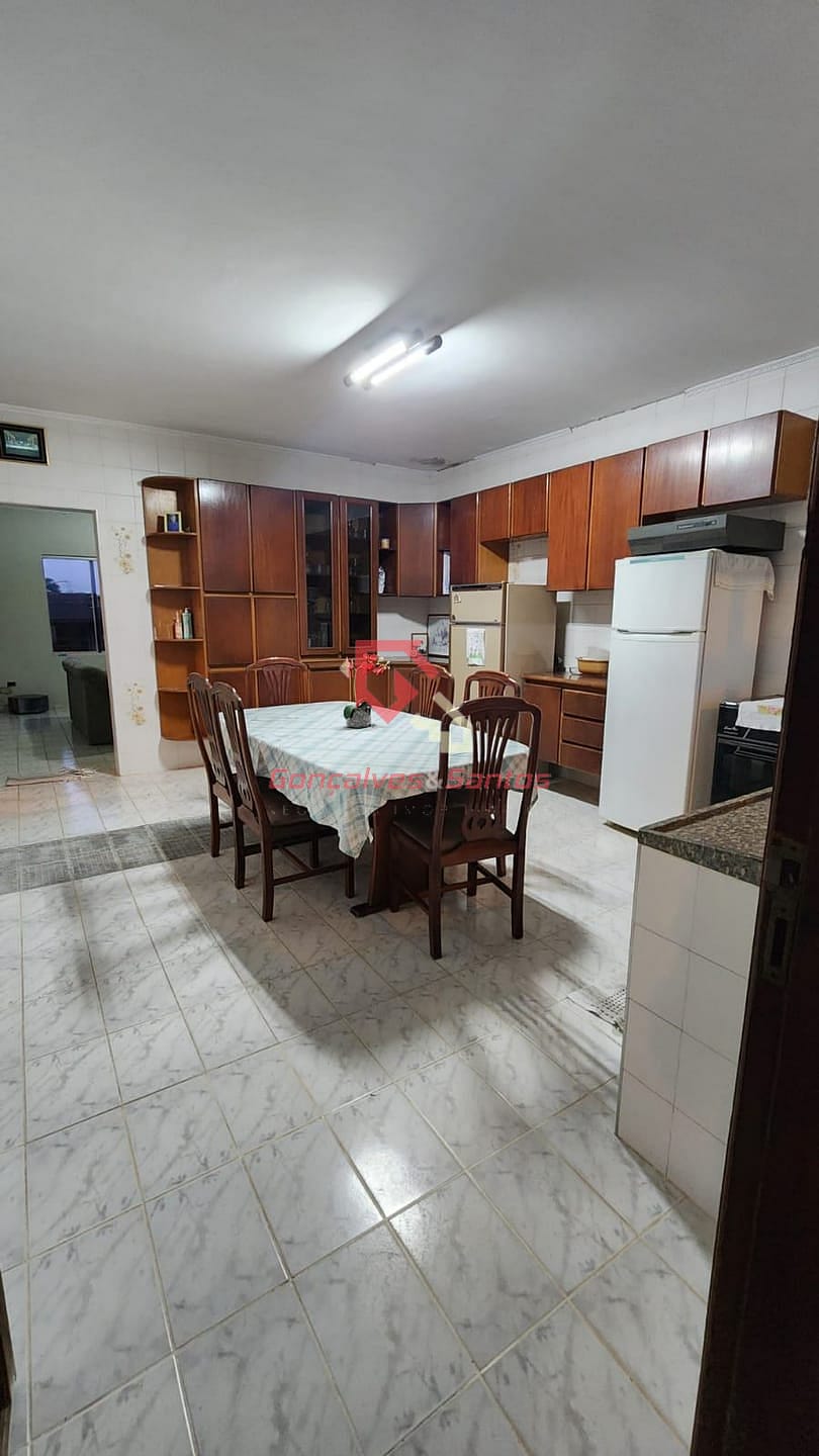 Casa à venda com 5 quartos, 260m² - Foto 15
