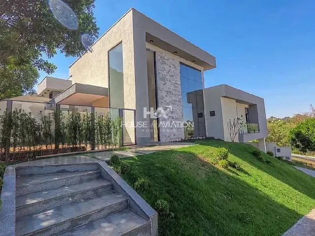 Casa com 493m² 5 quartos e 6 banheiros, à venda, no bairro Condomínio do Lago em Goiânia