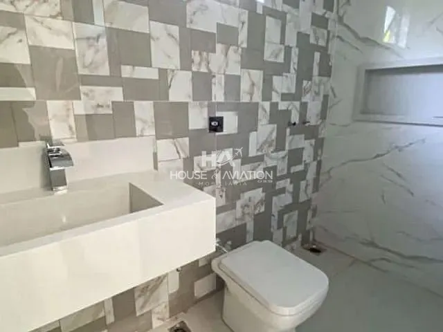 Casa com 493m² 5 quartos e 6 banheiros, à venda, no bairro Condomínio do Lago em Goiânia