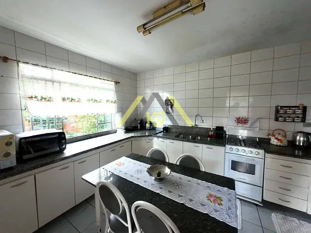 Casa 4 quartos e 2 banheiros, à venda, no bairro Campo Pequeno em Colombo