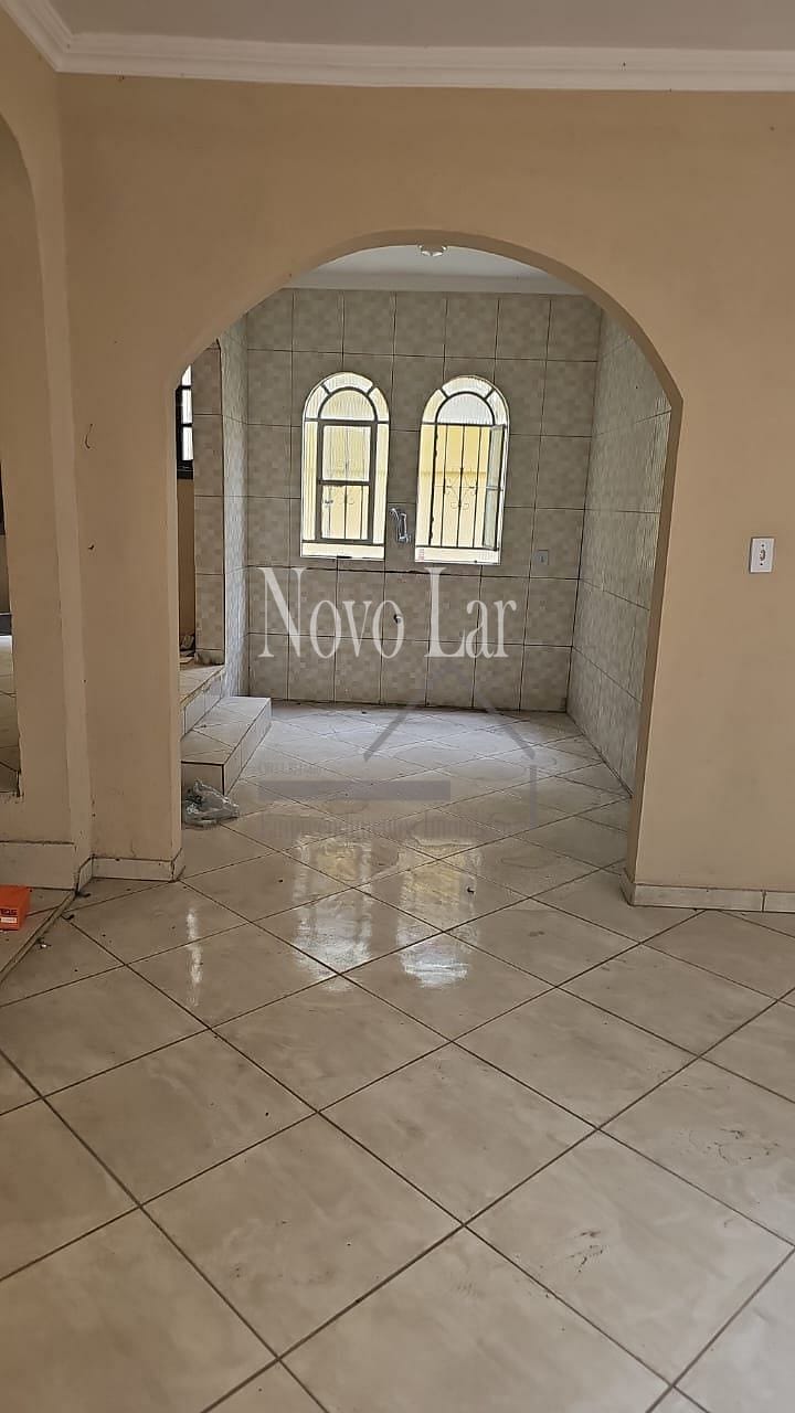 Casa à venda com 6 quartos, 10m² - Foto 4