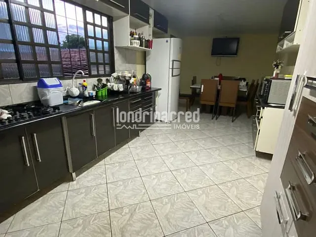 Casa com 250m² 3 quartos e 2 banheiros, à venda, no bairro Jardim São Vicente Palloti em Londrina